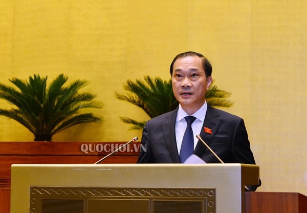 Chủ nhiệm Ủy ban Kinh tế của Quốc hội Vũ Hồng Thanh trình bày Báo cáo thẩm tra dự án Luật Đầu tư theo phương thức đối tác công tư. Ảnh: Trung tâm thông tin Quốc hội