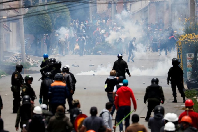 Người biểu tình tại Thủ đô La Paz, Bolivia. Ảnh: Reuters