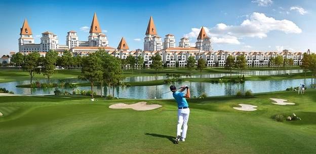 Những căn biệt thự Sunshine Wonder Villas sang trọng và đẳng cấp nằm uy nghi giữa một miền xanh trải dài bất tận.