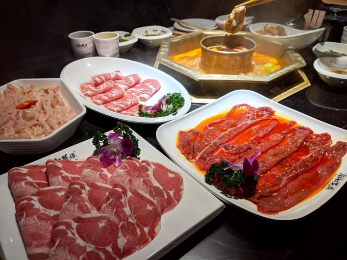 Tại đây, bạn có thể thưởng thức các món lẩu cay đa dạng.