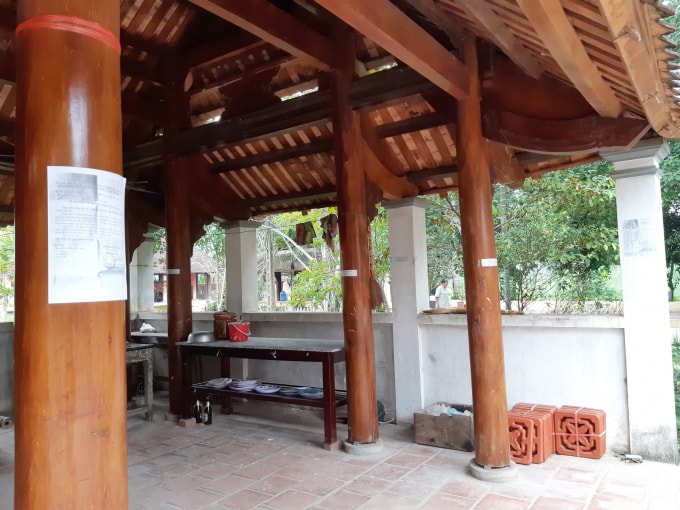Thông báo của chính quyền địa phương về việc đình chỉ thi công công trình.