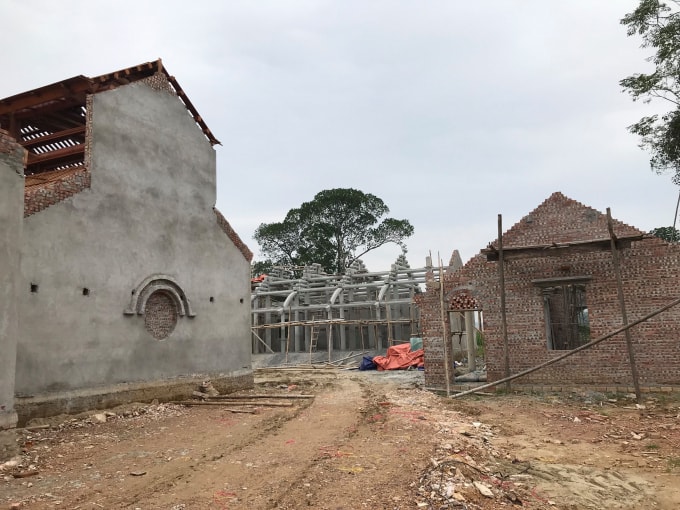 Ngôi chùa đã xây dựng xong phần thô với 6 ngôi nhà và cổng Tam quan của chùa