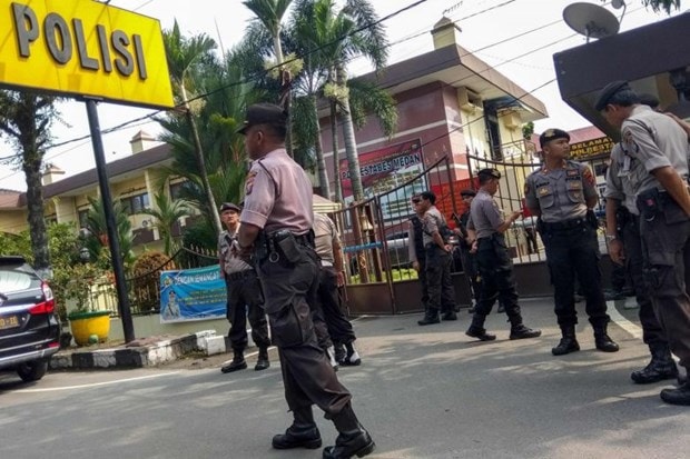Cảnh sát phong tỏa hiện trường vụ đánh bom. Ảnh: AFP