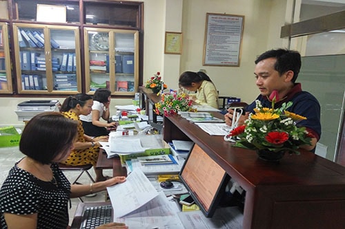 Bộ phận một cửa Cục Thuế Bắc Ninh hỗ trợ người nộp thuế thực hiện chính sách thuế với ngân sách.