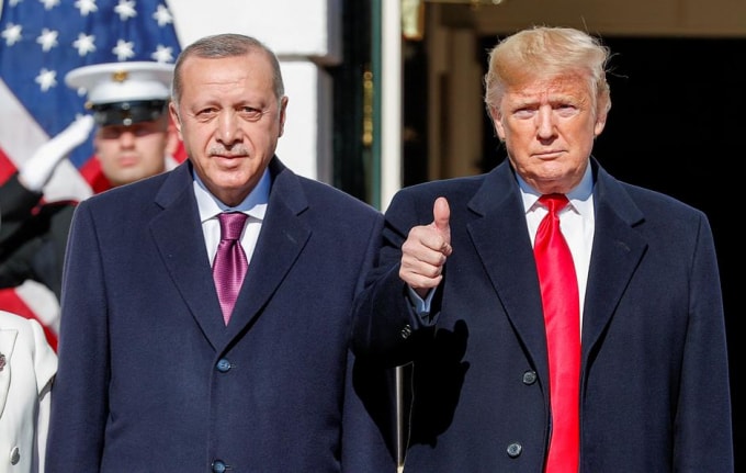 Tổng thống Mỹ Donald Trump (phải) và người đồng cấp Thổ Nhĩ Kỳ Tayyip Erdogan. Ảnh: Reuters