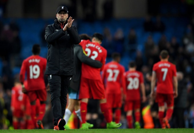 HLV Klopp sẽ phải tính toán kỹ lưỡng cho chặng đường dài. Ảnh: Getty