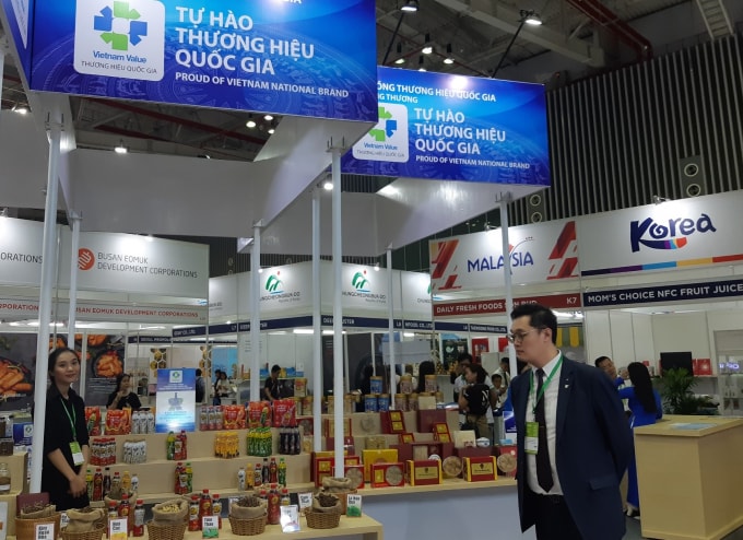 Gian hàng trưng bày các sản phẩm của Tập đoàn Tân Hiệp Phát.