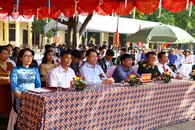 Đông đảo các ban ngành đoàn thể về tham dự buổi lễ. (ảnh: Đức Thọ).