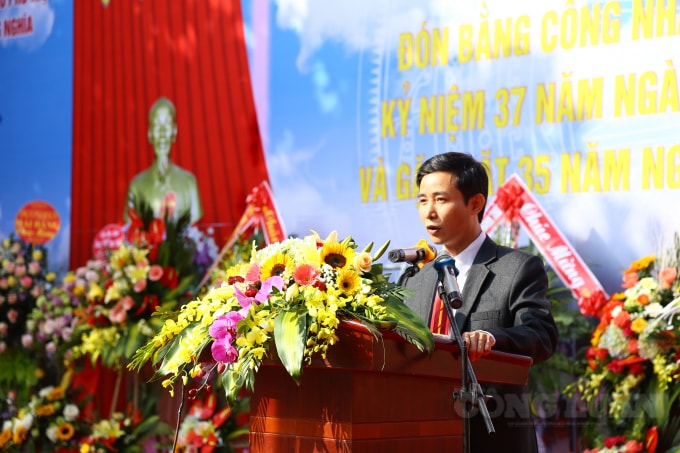 Thầy Nguyễn Thành Nam, Hiệu trưởng trường THPT Trung Nghĩa phát biểu tại buổi lễ. (ảnh: Đức Thọ).