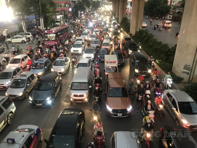 Trục đường Nguyễn Trãi, Trần Phú, Quang Trung là trục hướng tâm cửa ngõ phí Tây của Thành phố Hà Nội với lưu lượng lớn phương tiện qua lại mỗi ngày