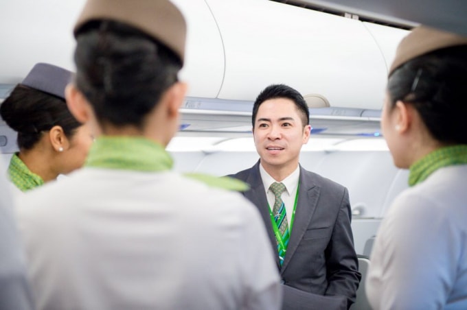 Anh Lê Đăng Khoa – Đoàn trưởng Đoàn tiếp viên Bamboo Airways là người đã dành trọn tâm huyết tạo ra chiếc huy hiệu cánh bay này