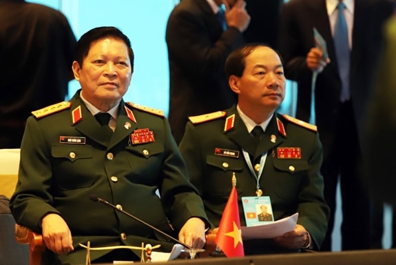 Đại tướng Ngô Xuân Lịch, Bộ trưởng Bộ Quốc phòng dẫn đầu Đoàn đại biểu quân sự cấp cao Việt Nam tham dự hội nghị. Ảnh: BQP.