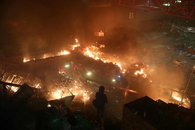 Hình ảnh hỗn độn bên trong khuôn viên trường đại học Bách khoa Hong Kong. Ảnh:Reuters