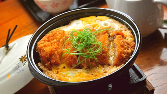 Cơm thịt Katsudon hấp dẫn