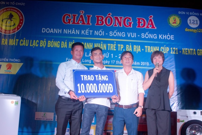 ... hướng tới cộng đồng.