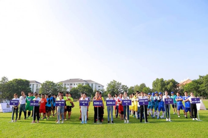 Giải có 8 đội tham dự
