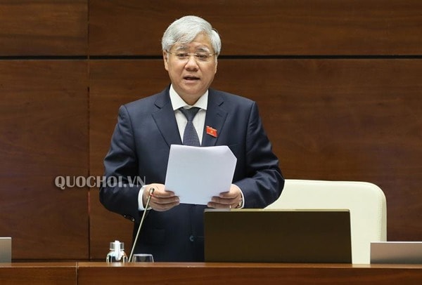 Bộ trưởng, Chủ nhiệm Ủy ban Dân tộc Đỗ Văn Chiến phát biểu giải trình, làm rõ một số vấn đề đại biểu Quốc hội nêu. Ảnh: Trung tâm Báo chí Quốc hội