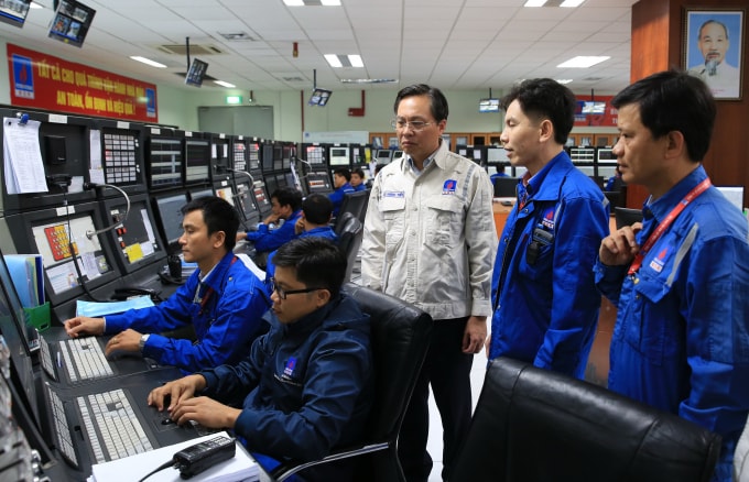 Ông Bùi Minh Tiến - Tổng giám đốc BSR kiểm tra công tác vận hành của NMLD Dung Quất