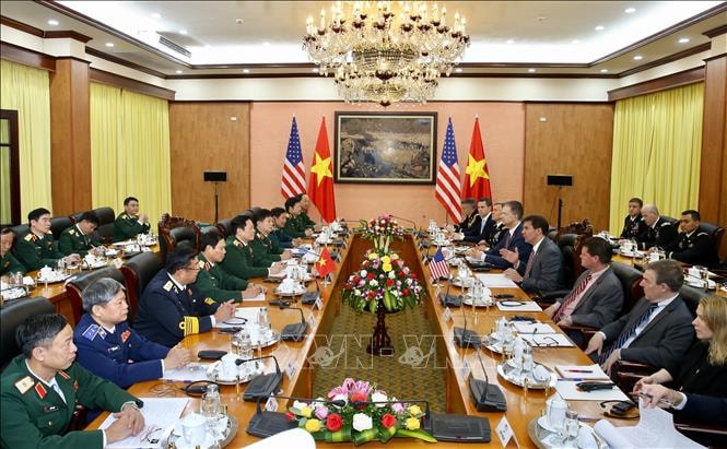Đại tướng Ngô Xuân Lịch, Bộ trưởng Bộ Quốc phòng và Bộ trưởng Quốc phòng Hoa Kỳ Mark Esper hội đàm. Ảnh: TTXVN