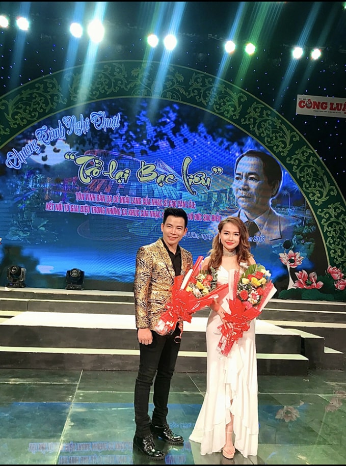 Ca sĩ Quang Đệ và Ca sĩ Lina Nguyễn (đều quê Quảng Nam) đã vượt hàng trăm km đến tham dự chương trình.