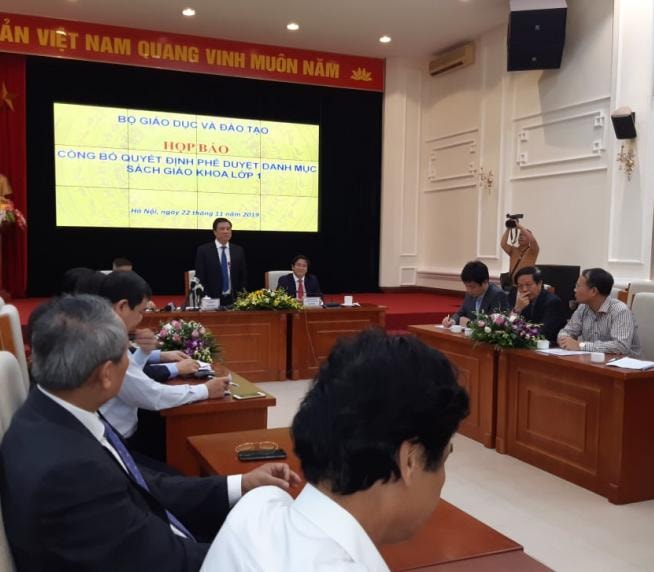 Thứ trưởng Bộ GD&ĐT Nguyễn Hữu Độ phát biểu tại buổi họp báo. Ảnh: Lương Minh.