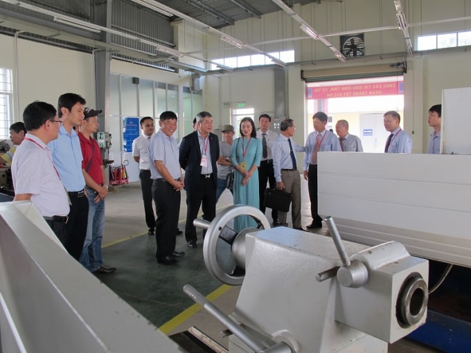 Các đại biểu tham quan trường thi