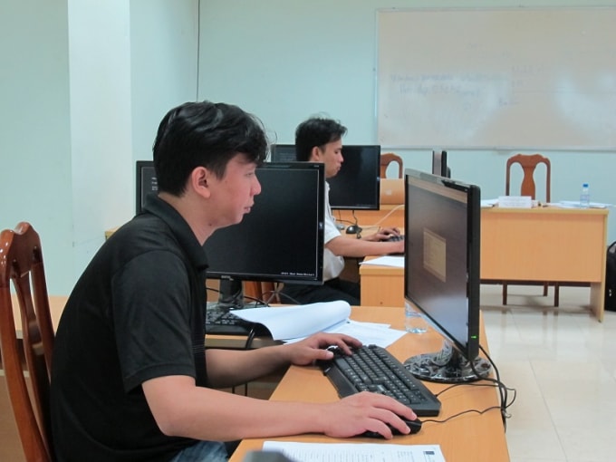 Các thí sinh bước vào môn thi đầu tiên Quản trị hệ thống mạng công nghệ thông tin