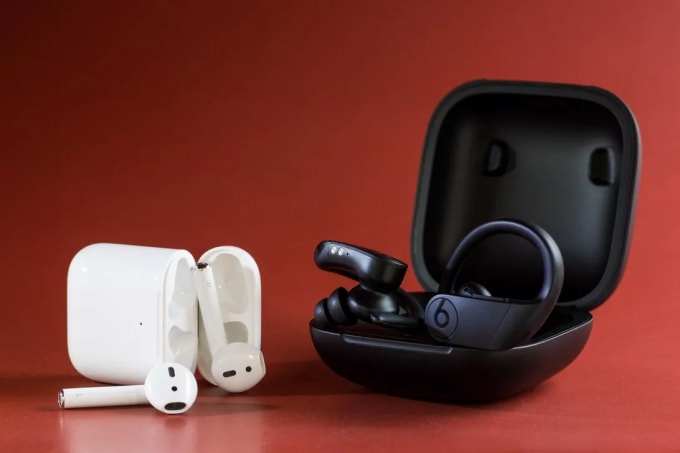 AirPods và Beats Powerbeats Pro – một sản phẩm khác của Apple, cũng có mặt trong top 10 người tai nghe không dây bán chạy nhất.