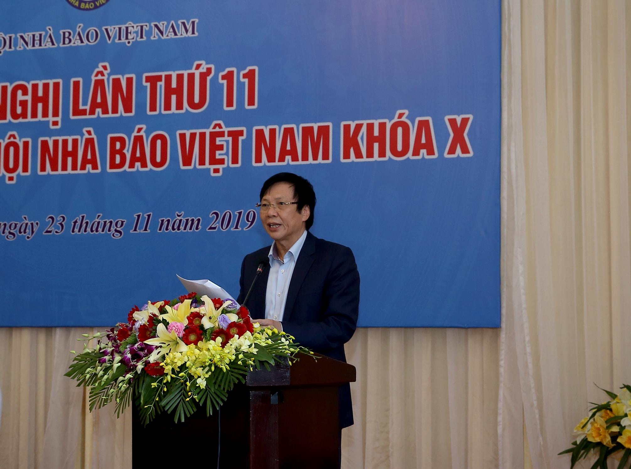 Đồng chí Hồ Quang Lợi, Phó Chủ tịch Thường trực Hội Nhà báo Việt Nam phát biểu tại Hội nghị. Ảnh: Sơn Hải