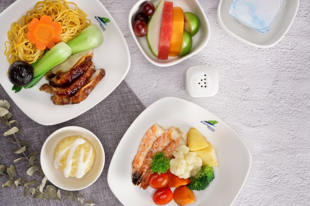 Các suất ăn hàng không của Bamboo Airways được tính toán kĩ lưỡng cả về thành phần, mùi vị và màu sắc để đảm bảo các yếu tố dinh dưỡng, thẩm mỹ.