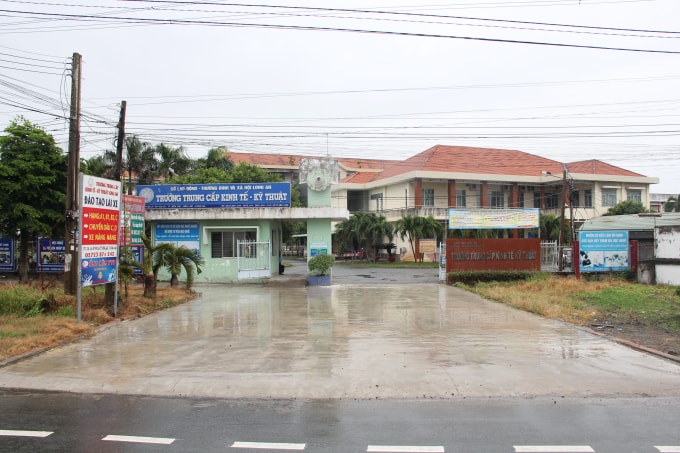 Trường Trung cấp Kinh tế - Kỹ Thuật Long An.
