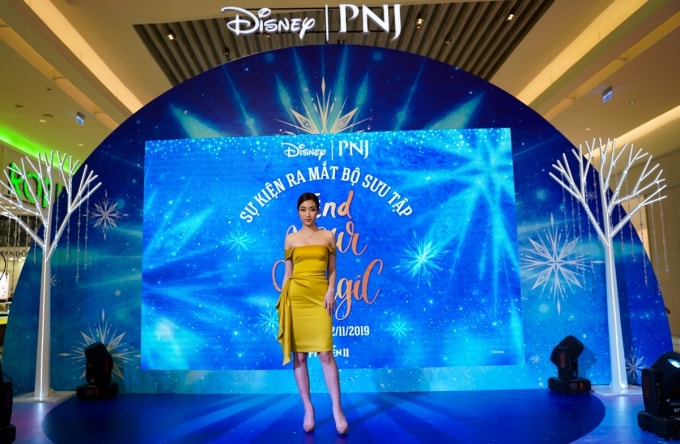 Hoa hậu Đỗ Mỹ Linh hóa thân công chúa Bella tại sự kiện ra mắt “Find your magic”.