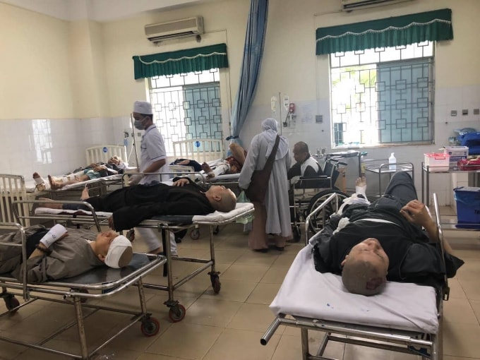 Các nạn nhân bị thương đang được cấp cứu tại bệnh viện.