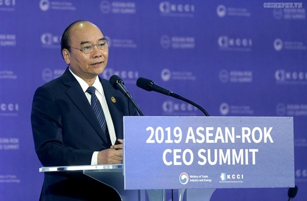 Thủ tướng Nguyễn Xuân Phúc phát biểu tại Hội nghị thượng đỉnh CEO ASEAN - Hàn Quốc. Ảnh: VGP