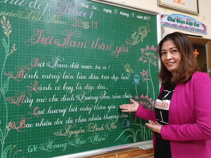 Trường tổ chức cuộc thi “Trình bày bảng viết chữ đẹp” cho tất cả các giáo viên.