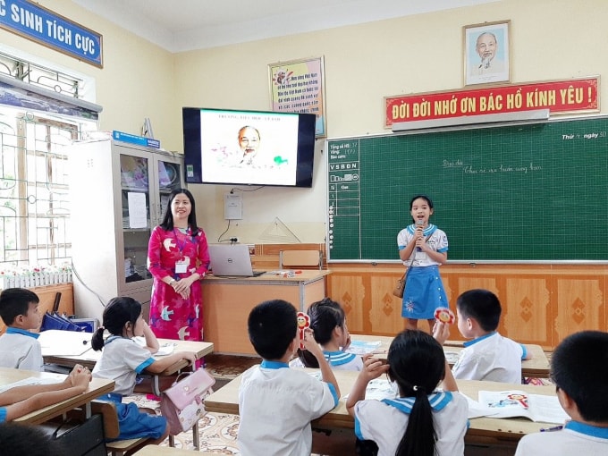 Nhà trường đã tổ chức các tiết dạy chuyên đề tích hợp nội dung trong bộ tài liệu “Bác Hồ và những bài học đạo đức, lối sống dành cho học sinh”.