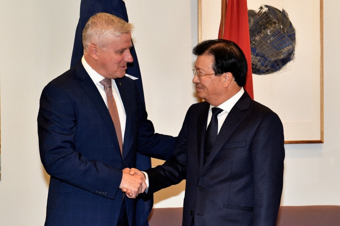 Phó Thủ tướng Trịnh Đình Dũng và Phó Thủ tướng Australia Michael McCormack . Ảnh: VGP