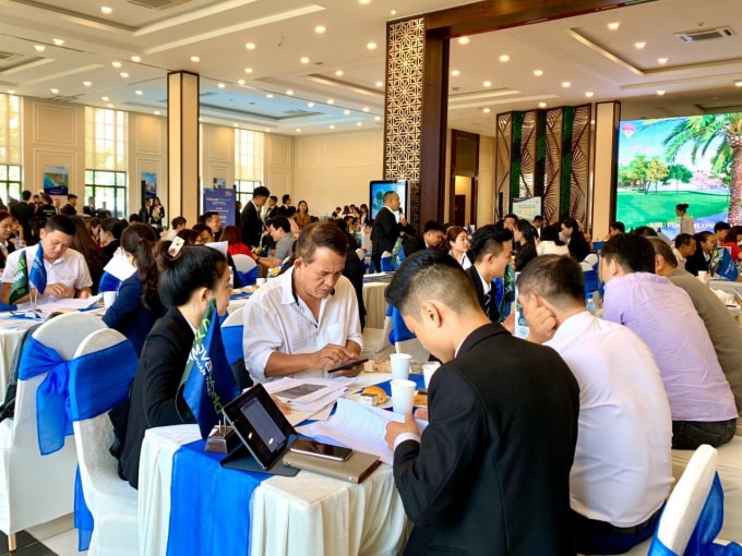 Đông đảo khách hàng quan tâm các dự án BDS nghỉ dưỡng tại sự kiện “Giới thiệu các dự án BĐS nghỉ dưỡng” của Novaland.