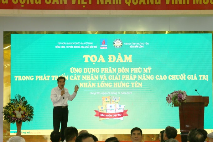 Ts Ngô Hùng Mạnh trình bày báo cáo tổng kết đề tài.