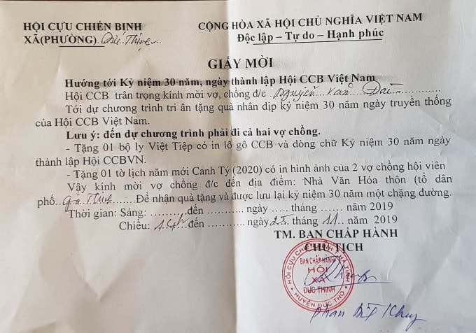 Trong giấy mời ghi rõ là khi đến dự chương trình sẽ được tặng quà nhưng những hội viên nào chụp ảnh mới được nhận quà của công ty.