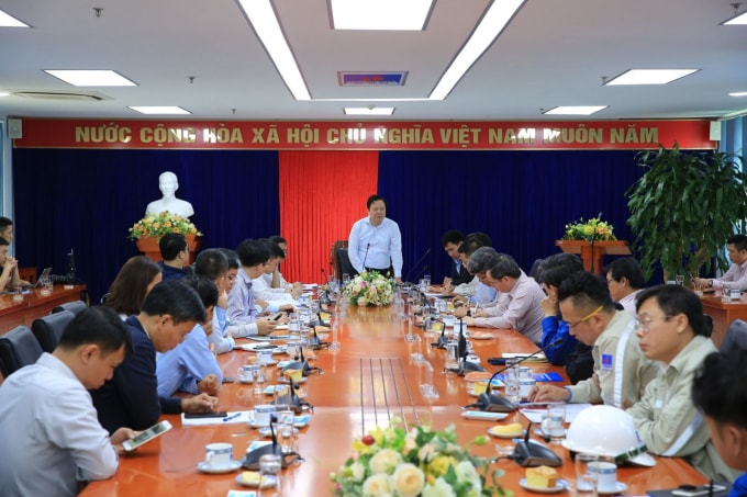 Đồng chí Nguyễn Hoàng Anh - Ủy viên Trung ương Đảng, Chủ tịch Ủy ban Quản lý vốn Nhà nước tại doanh nghiệp chỉ đạo tại buổi làm việc