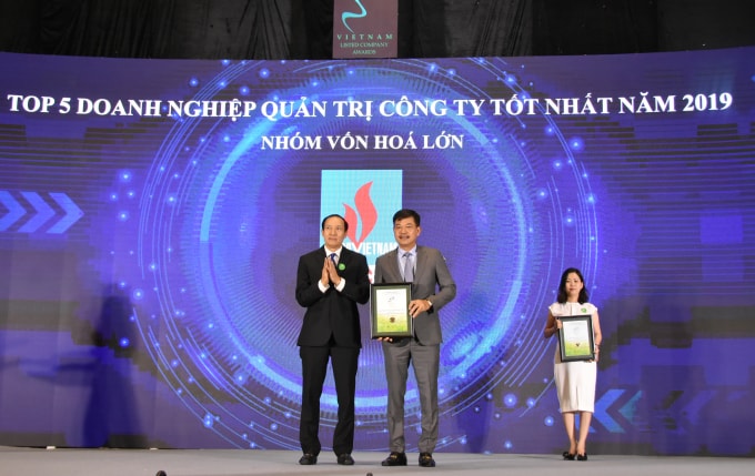 Ông Lê Cự Tân – Tổng Giám đốc đại diện DPM nhận giải thưởng.