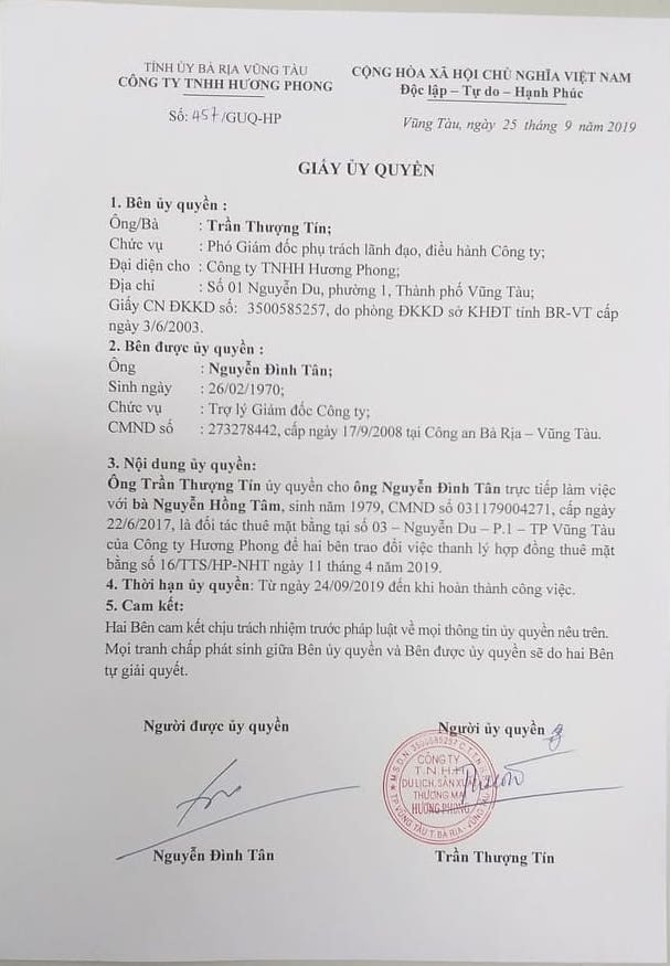 ... giấy Uỷ quyền này để tiếp phóng viên. Ảnh: Thái Sơn