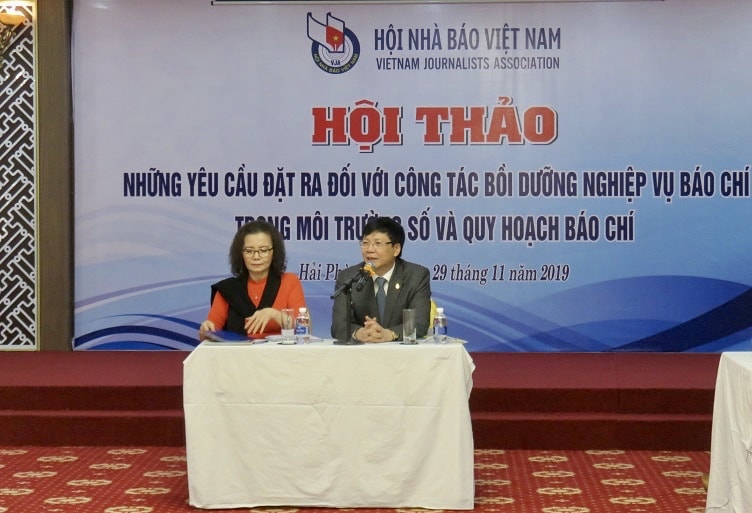 Các đồng chí chủ trì Hội thảo. Ảnh: HT