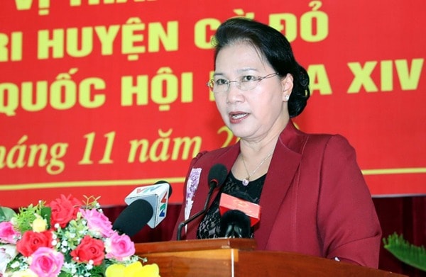 Chủ tịch Quốc hội Nguyễn Thị Kim Ngân phát biểu tại buổi tiếp xúc cử tri tại thành phố Cần Thơ. Ảnh: TTXVN