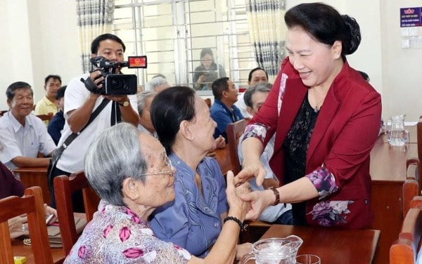 Chủ tịch Quốc hội gặp gỡ cử tri phường An Hội, quận Ninh Kiều, TP Cần Thơ. Ảnh: quochoi.vn
