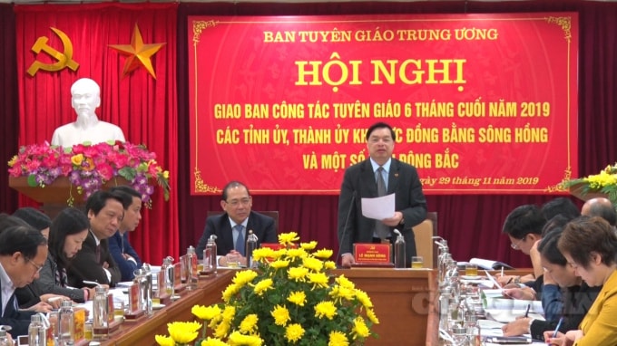 Đồng chí Lê Mạnh Hùng, Phó Trưởng Ban Tuyên giáo Trung ương đã giải đáp một số thắc mắc, kiến nghị của các đại biểu.