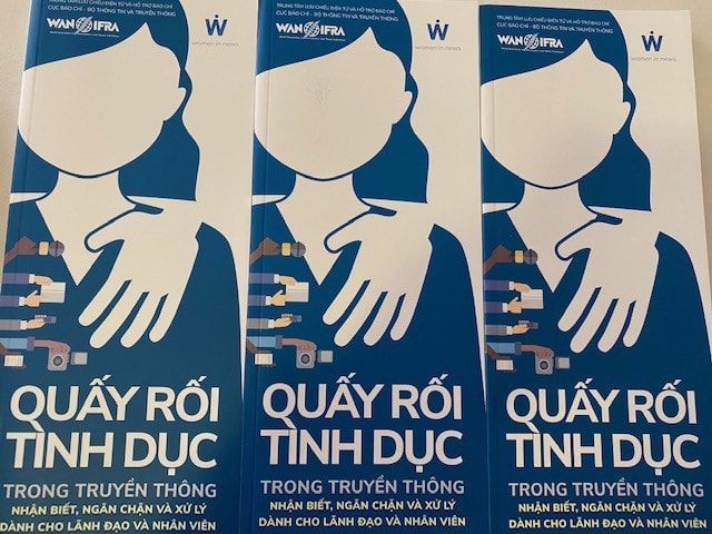 Bản hướng dẫn “Quấy rối tình dục trong truyền thông- nhận biết, ngăn chặn và xử lý dành cho lãnh đạo và nhân viên”. Ảnh: PV