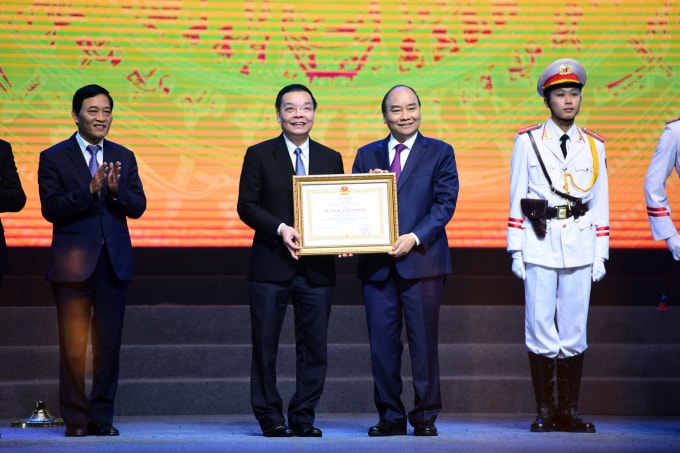 Thủ tướng Nguyễn Xuân Phúc trao tặng Huân chương Lao động hạng Nhất cho Bộ KH&CN