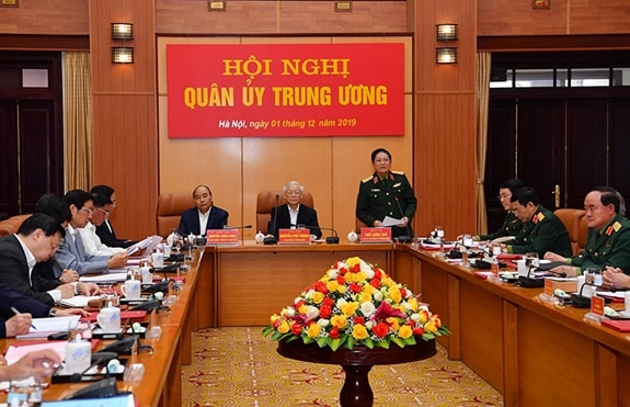 Đại tướng Ngô Xuân Lịch, Ủy viên Bộ Chính trị, Phó bí thư Quân ủy Trung ương điều hành hội nghị. Ảnh: BQP.